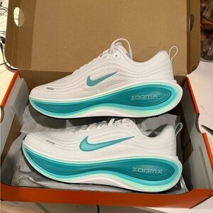 Nike Women's White and Teal Athletic Shoes
